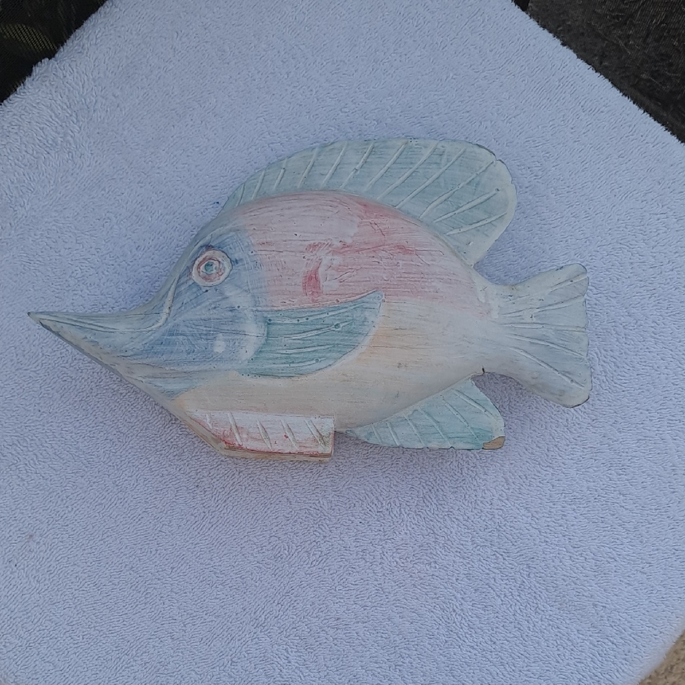 Handcrafted Wooden Fish Decor - White and Pink - Picture 3 of 6